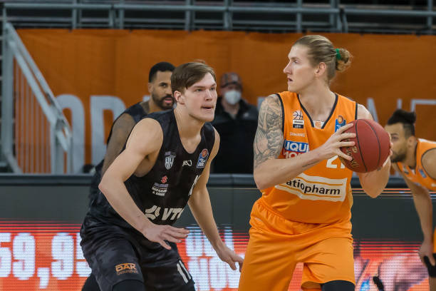 显得仍有些 显得仍有些