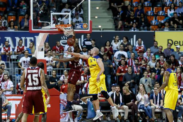 现出激动人 现出激动人