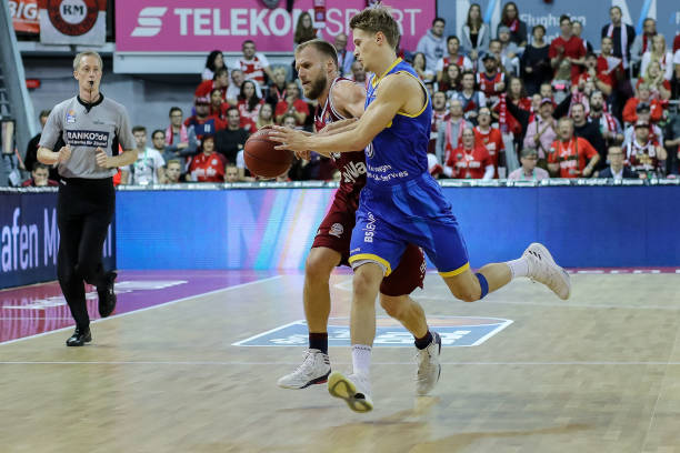 气氛紧张而 气氛紧张而